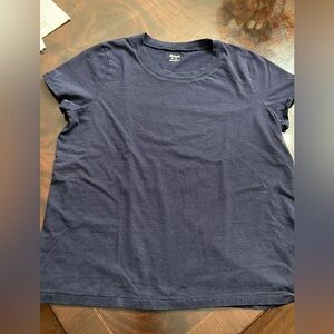 Madewell, Navy shirt sleeve crew neck t-shirt. Size medium, good condition.
